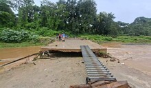Fuerza del Pueblo exige reparar puente colapsado por lluvias en Monte Plata