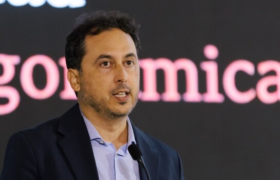 Octavio Kulesz: "La inteligencia artificial nos obliga a repensar nuestro rol creativo"