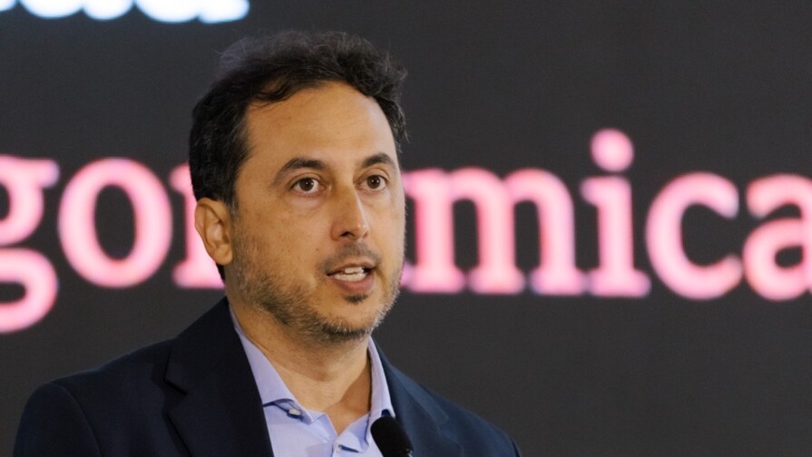 Octavio Kulesz: "La inteligencia artificial nos obliga a repensar nuestro rol creativo"