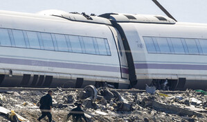 Orden err&oacute;nea de reanudar la marcha habr&iacute;a provocado colisi&oacute;n entre trenes en Espa&ntilde;a