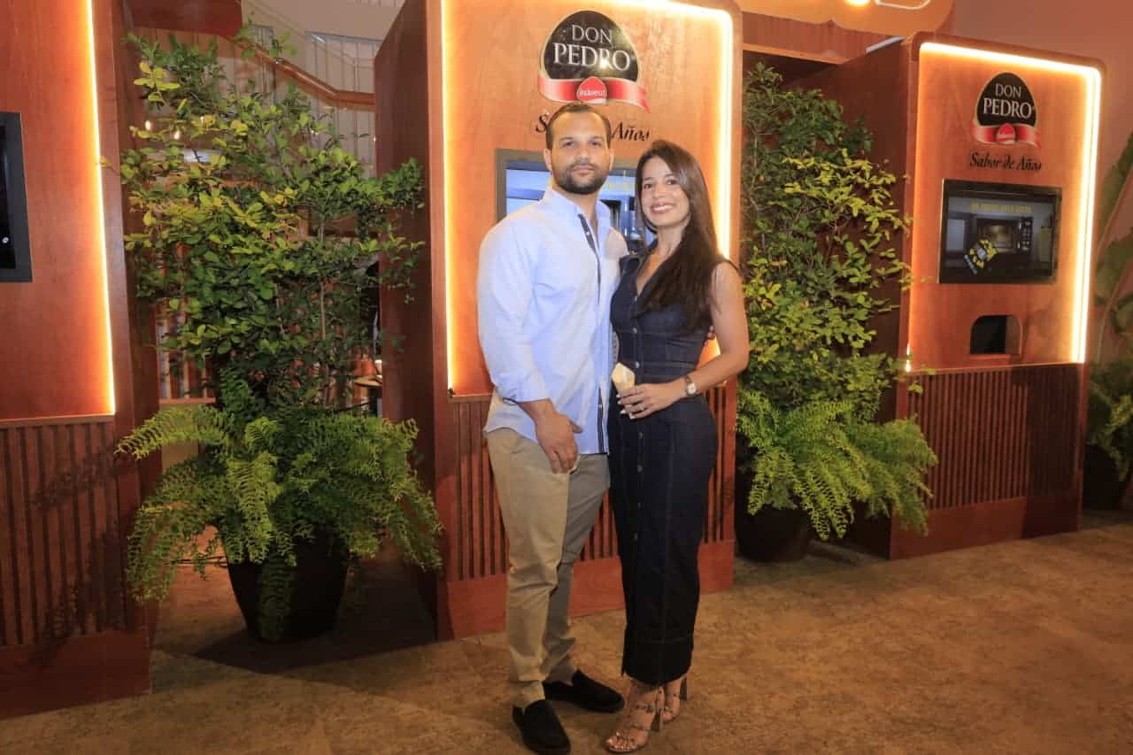 V&iacute;ctor P&eacute;rez y Gisselle D' Franco.