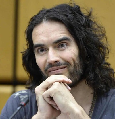 La esposa de Russell Brand reconoce ante el tribunal que le era dif&iacute;cil ser mon&oacute;gamo