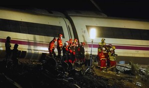 Espa&ntilde;a, de luto tras la colisi&oacute;n de dos trenes que dej&oacute; al menos 68 muertos