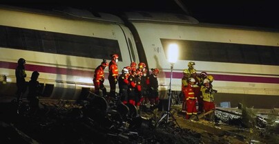 Espa&ntilde;a, de luto tras la colisi&oacute;n de dos trenes que dej&oacute; al menos 68 muertos