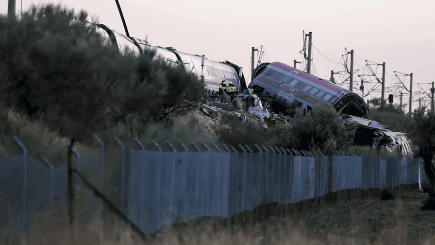 La maquinista del tren impactado en España intentó arrancar dos veces, pero no lo consiguió La maquinista del tren impactado en España intentó arrancar dos veces, pero no lo consiguió