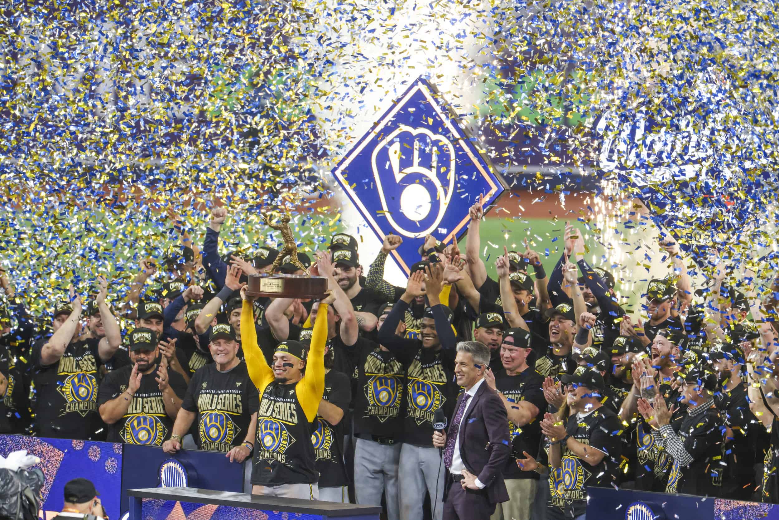 Los Cerveceros de Milwaukee celebran la victoria en la Serie Mundial tras el quinto partido frente a los Rays de Tampa Bay en el Tropicana Field de San Petersburgo, Florida, EE. UU., el 28 de octubre de 2026. (San Petersburgo) 