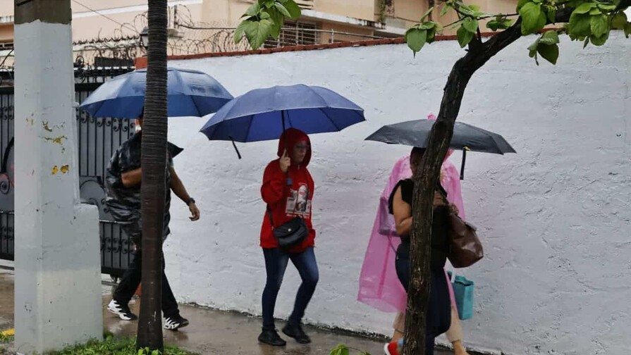 Aguaceros y tormentas el&eacute;ctricas marcar&aacute;n las condiciones del tiempo este jueves y el calor contin&uacute;a