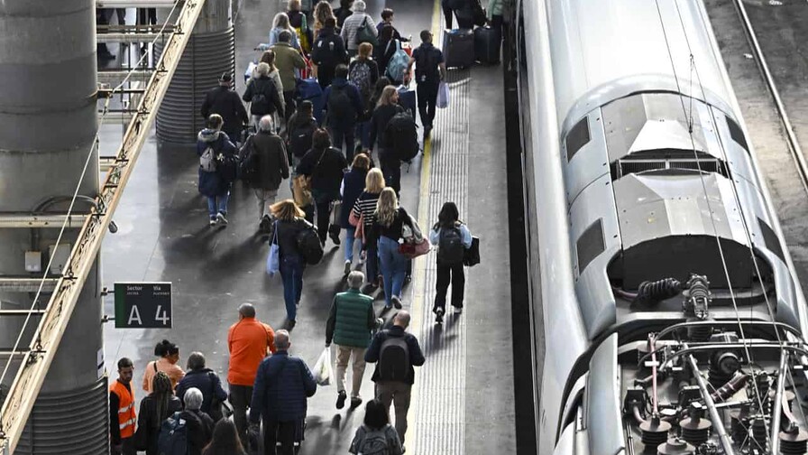 Fallecidos por accidente de trenes en Espa&ntilde;a aumentan a 69 y los maquinistas inician una huelga