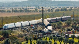 Espa&ntilde;a se viste de luto y llora a las v&iacute;ctimas de la tragedia ferroviaria