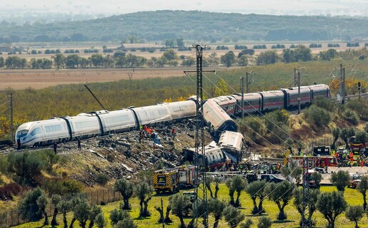 Espa&ntilde;a se viste de luto y llora a las v&iacute;ctimas de la tragedia ferroviaria