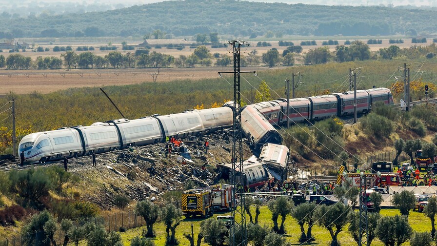 Espa&ntilde;a se viste de luto y llora a las v&iacute;ctimas de la tragedia ferroviaria