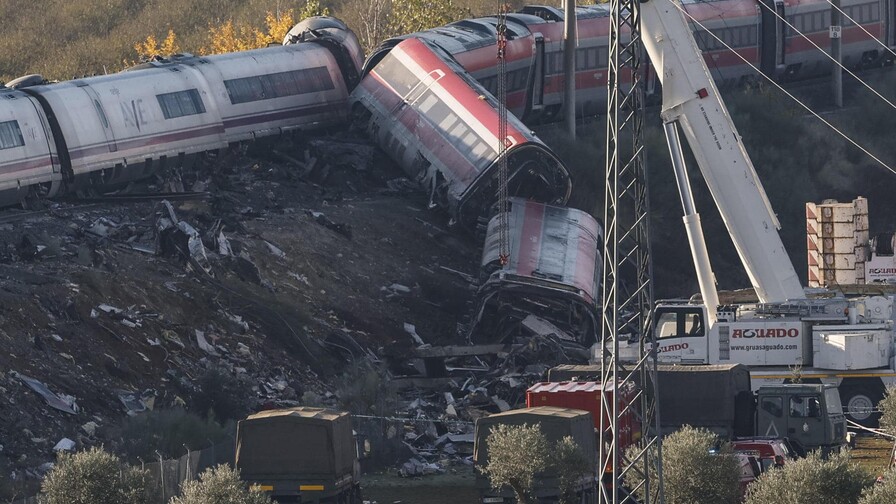 Suben a 69 los muertos en accidente y S&aacute;nchez promete aclarar hasta el &uacute;ltimo detalle
