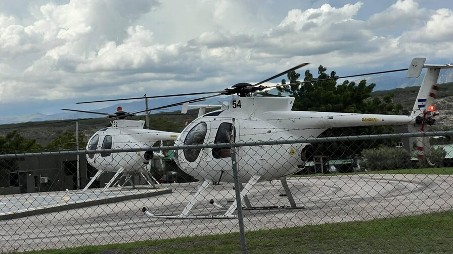 Siete helic&oacute;pteros, incluidos dos Black Hawk, hicieron escala en Jiman&iacute; rumbo a Hait&iacute;