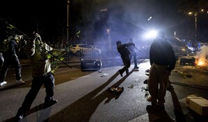 Protestas por el alto costo de la vida terminan con choques entre polic&iacute;as y manifestantes en Roma
