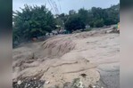 El municipio de Guayabal, en Azua, queda incomunicado por crecida de arroyo tras fuertes lluvias