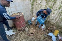 La Polic&iacute;a desmantela f&aacute;brica clandestina de cler&eacute;n en Villa Hermosa, La Romana
