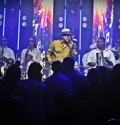 Fernando Villalona ofrece un concierto lleno de emociones en Lungomare