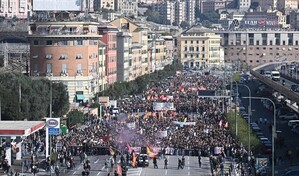 Miles de estudiantes y trabajadores protestan en Italia bajo un fuerte despliegue de seguridad