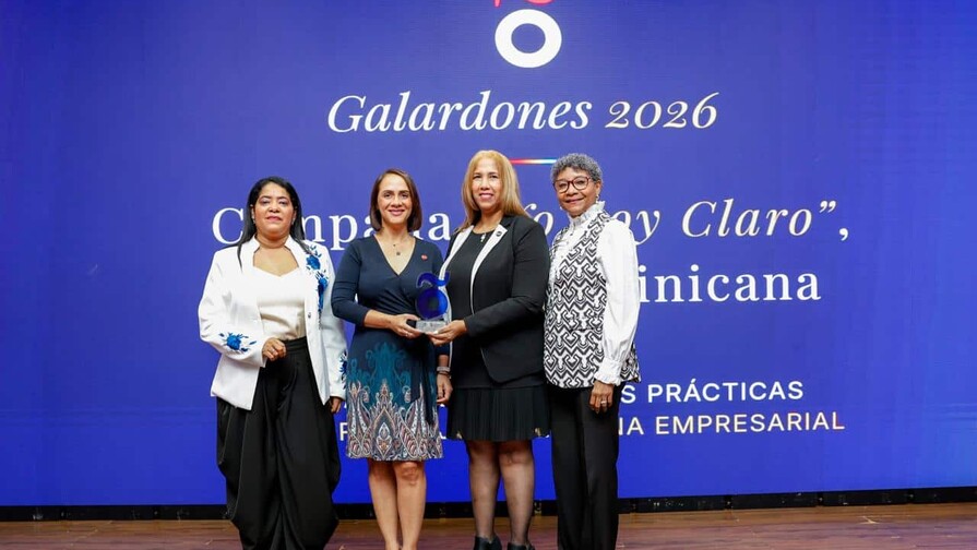 PUCMM reconoce Plataforma "Yo Soy Claro" como Mejor Campaña estratégica de posicionamiento de marca PUCMM reconoce Plataforma "Yo Soy Claro" como Mejor Campaña estratégica de posicionamiento de marca