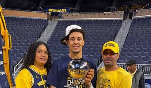 De limpiar iglesias y conducir Uber a ver a su hijo en la NBA: el sacrificio de una madre dominicana