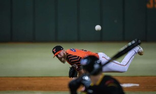 Grills domina desde el mont&iacute;culo para blanqueada 3-0 ante &Aacute;guilas y Valdez lidera ataque