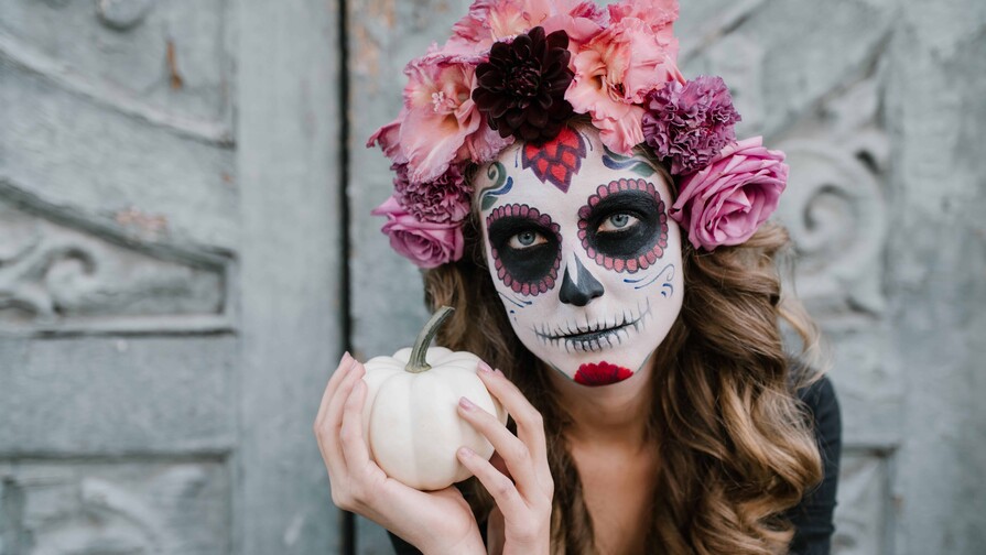 Halloween y el D&iacute;a de Muertos, dos miradas al m&aacute;s all&aacute;