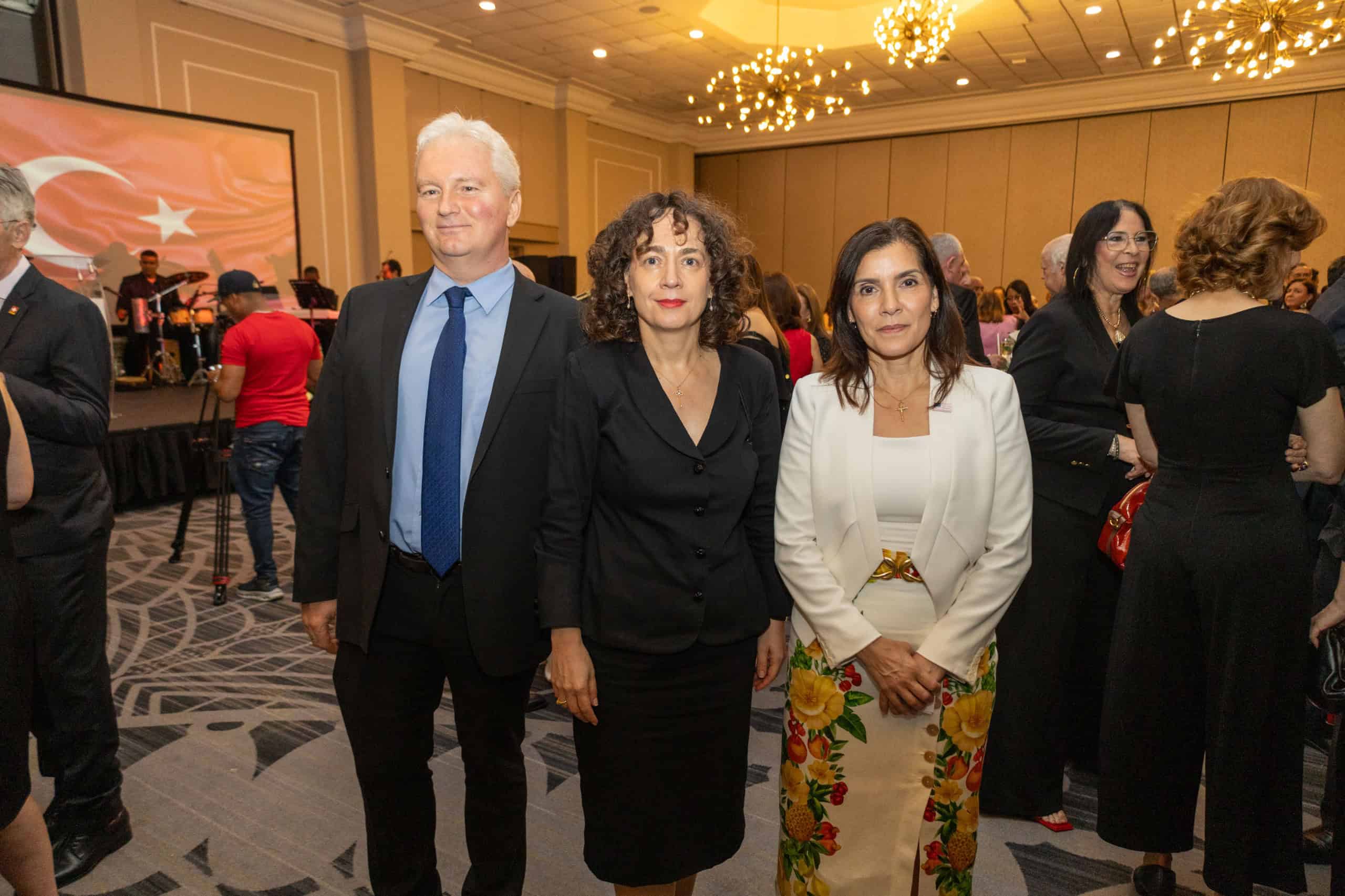 Vitalii Bilan, Lorea Arribalzaga y Leah F. Campos.