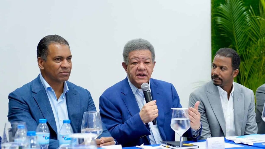 Leonel Fernández acusa al Gobierno de engañar a productores de arroz con decreto sobre el DR-Cafta Leonel Fernández acusa al Gobierno de engañar a productores de arroz con decreto sobre el DR-Cafta