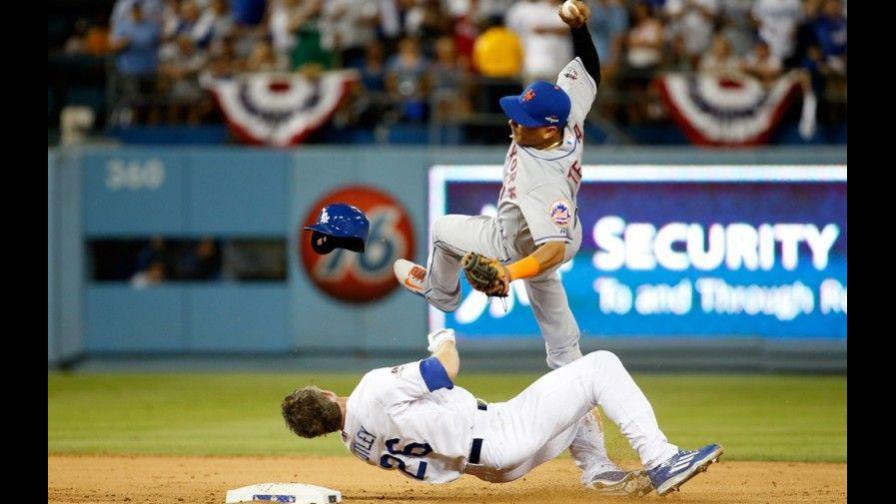 Reglas de béisbol: sanción por interferencia defensiva y ofensiva