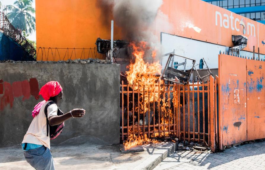 Mientras las bandas haitianas se descuartizan en las calles, la comunidad internacional no mira hacia Haití
