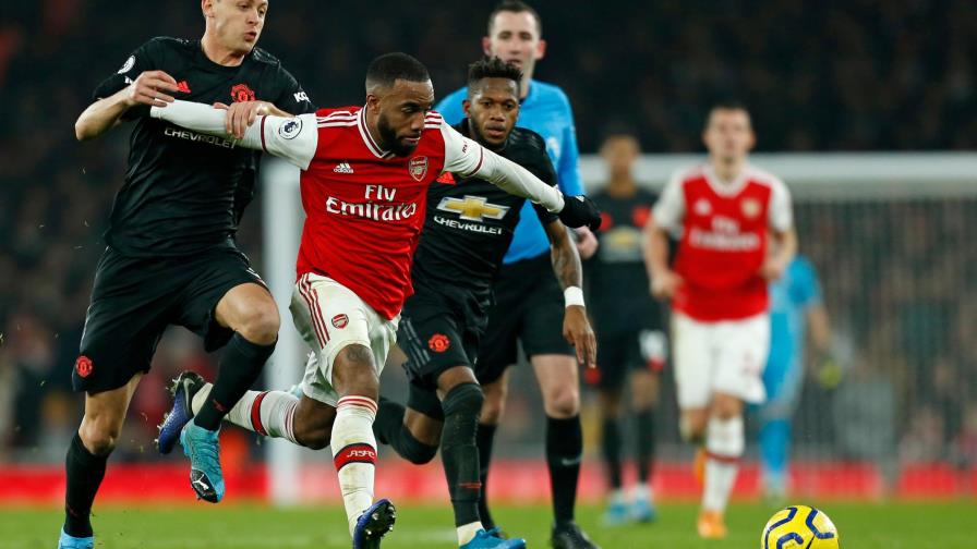 El Arsenal tumba al United y el City sigue tras el Leicester