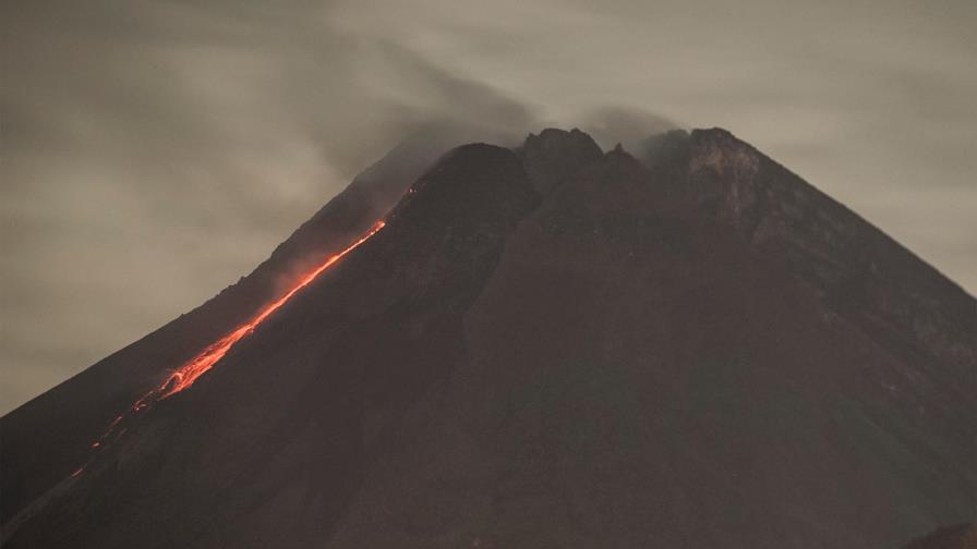 Registran flujos de lava en volcán ecuatoriano Sangay