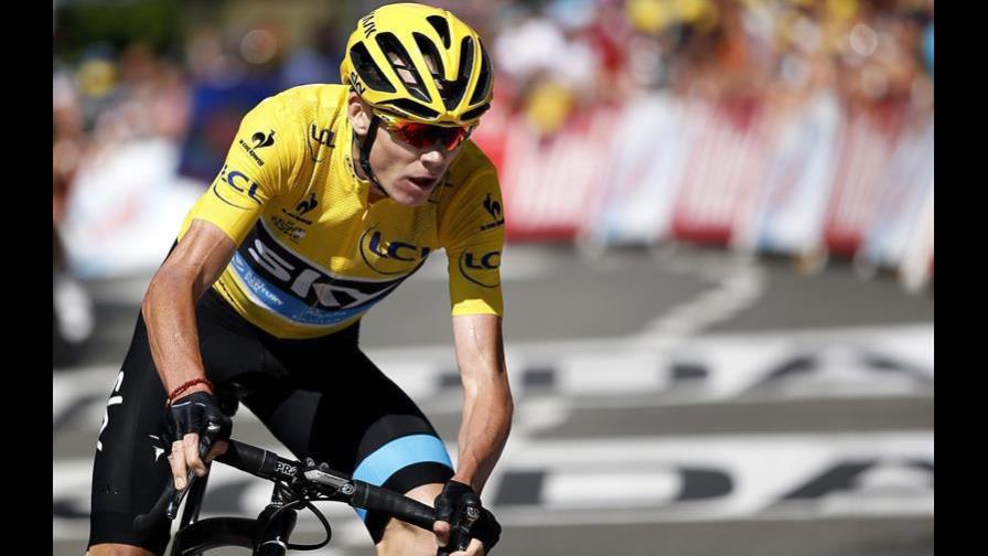 A Froome le retiraron placa que tenía en su cadera A Froome le retiraron placa que tenía en su cadera