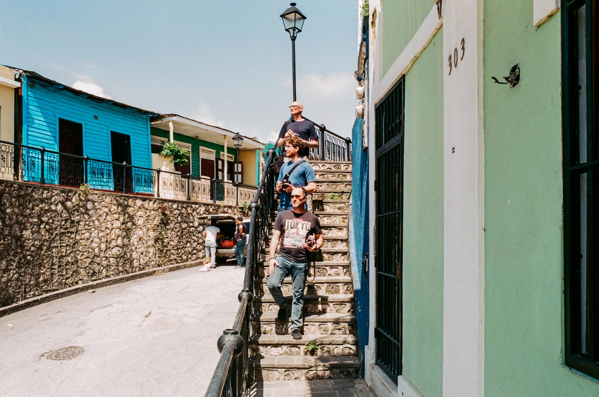 Gianni,  junto a algunos de los “Kamaradas”.