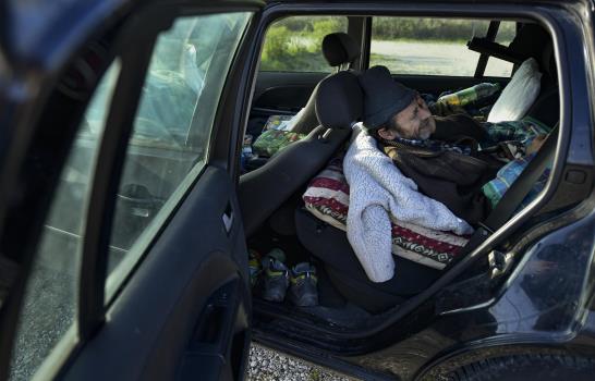 Autos, el último refugio para los desalojados en España