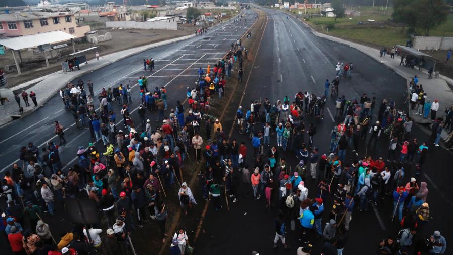 Centro-norte de Ecuador registra bloqueos por más protestas
