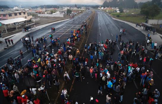 Ecuador vive más bloqueos, choques y protestas