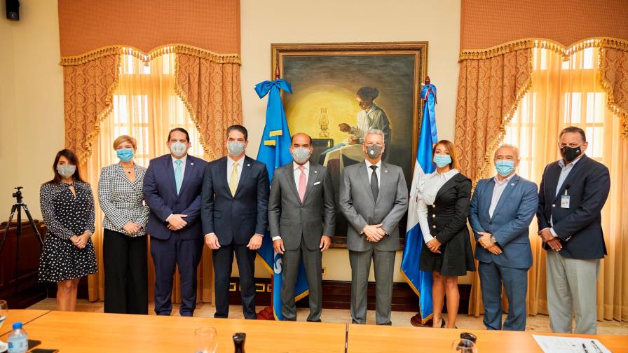 Seguros Reservas respalda el Plan Nacional de Viviendas Familia Feliz