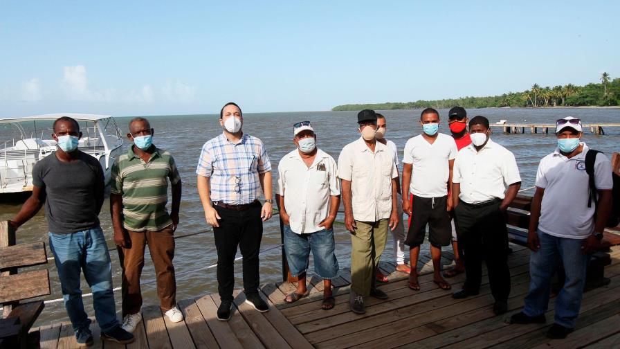 Autoridades recorren Sabana de la Mar para ofrecer asistencia a los pescadores de la zona