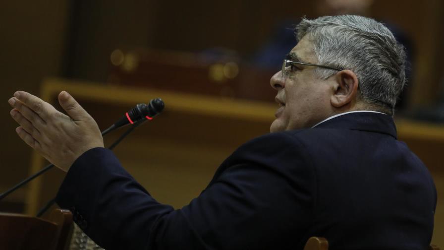 Líder ultraderechista griego declara en su juicio Líder ultraderechista griego declara en su juicio