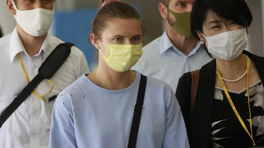 Atleta bielorrusa llega a Europa tras problemas con equipo