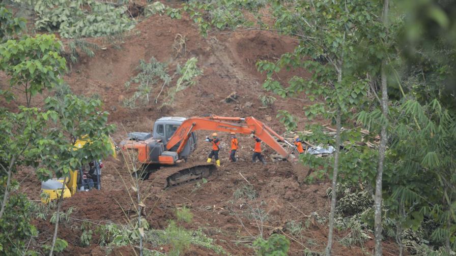 10 muertos, 9 desaparecidos por deslaves en Java, Indonesia