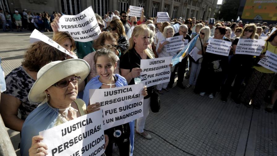Dudas sobre la muerte del fiscal Nisman dividen a Argentina