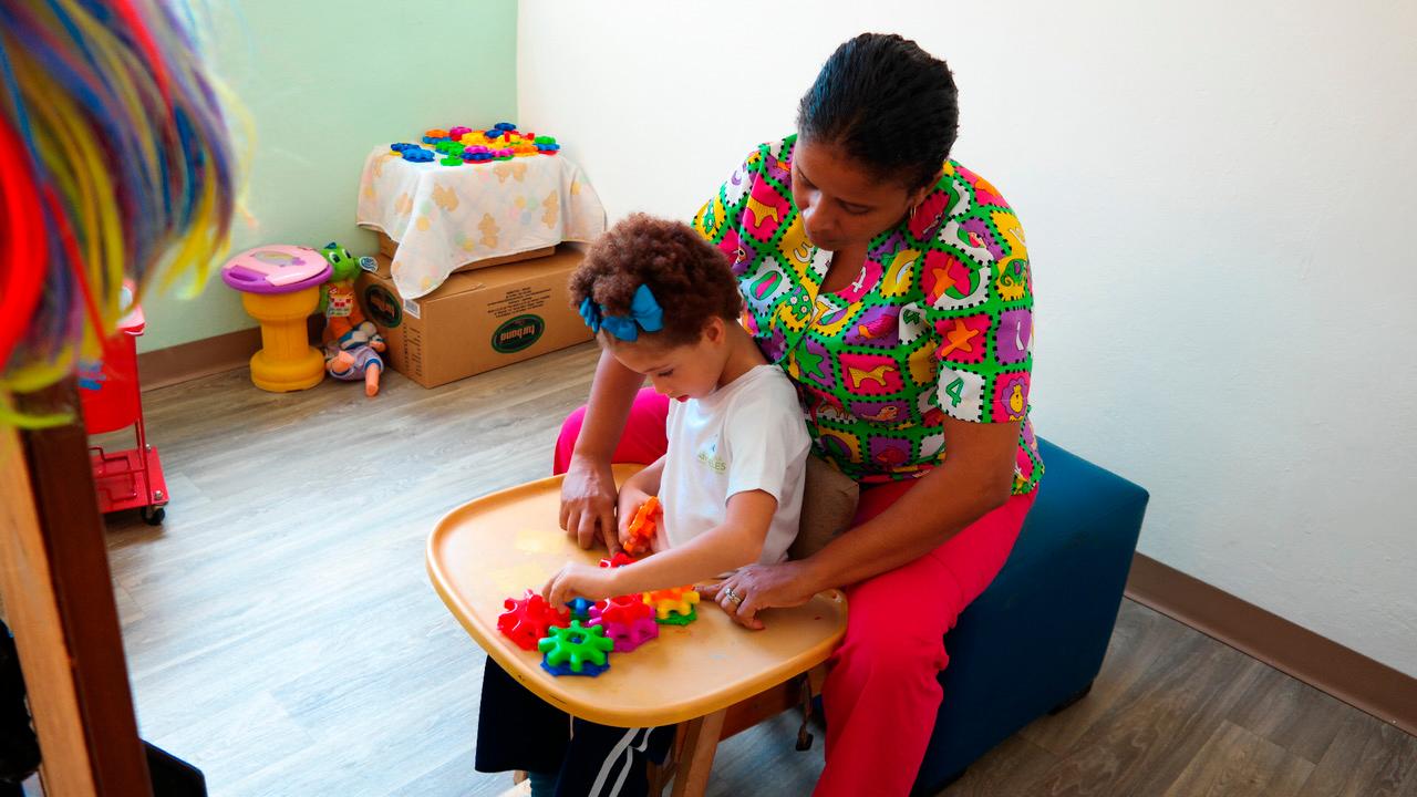 Niños y niñas de distintas edades son atendidos 