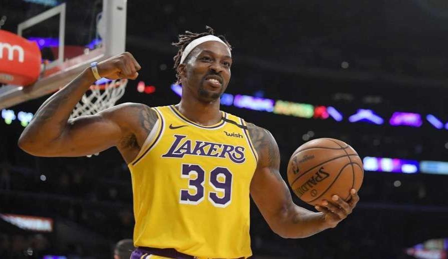 Lakers confían Howard que viaje a Orlando; no buscarán reemplazo 