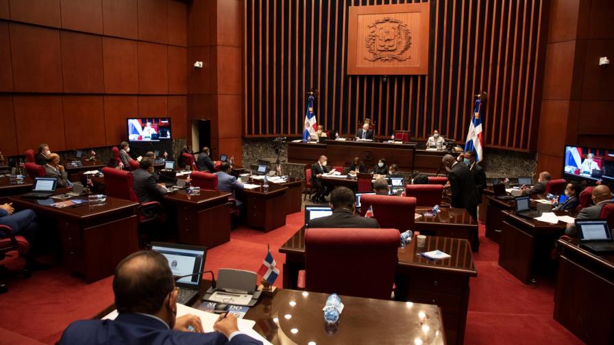 Iniciativa contra “barrilito” sería un natimuerto ante la oposición de los senadores
Iniciativa contra “barrilito” sería un natimuerto ante la oposición d e los senadores Iniciativa contra “barrilito” sería un natimuerto ante la oposición de los senadores
Iniciativa contra “barrilito” sería un natimuerto ante la oposición d e los senadores