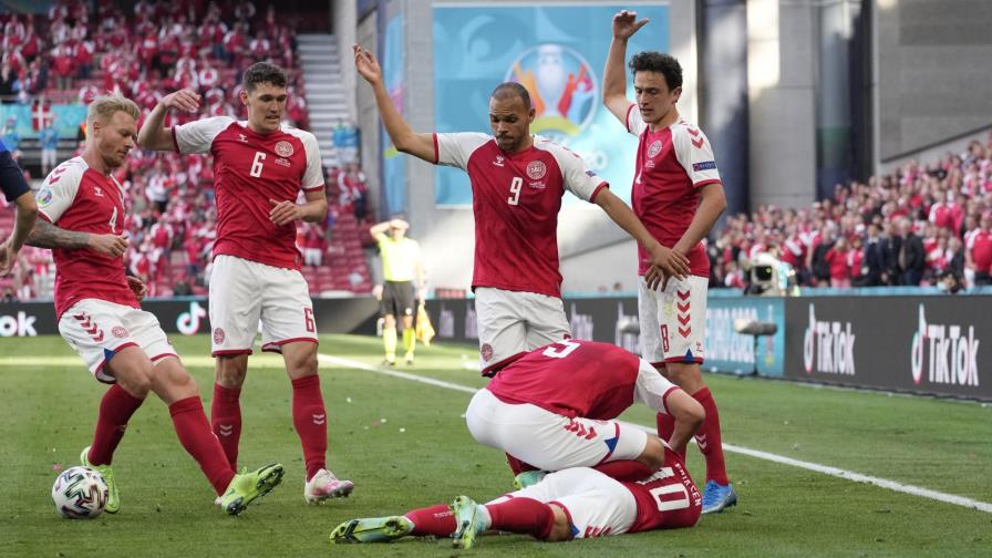 Partido de la Euro se suspende al desvanecerse jugador danés Partido de la Euro se suspende al desvanecerse jugador danés