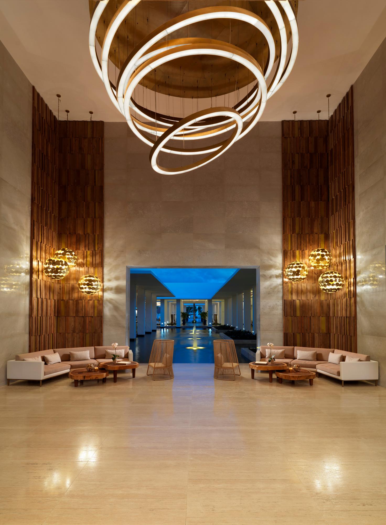 Otra vista del hall del Grand Reserve at Paradisus Palma Real.