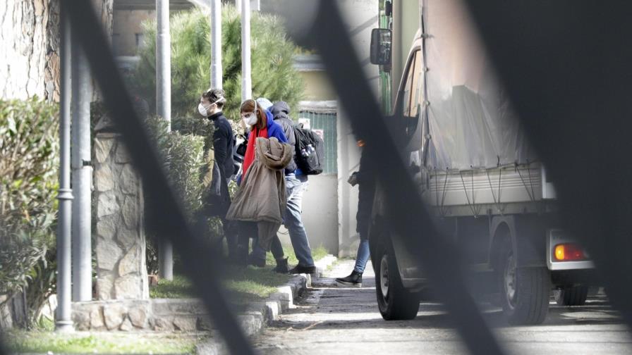 Italia y Turquía controlan arribos por prevención de salud