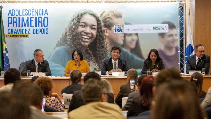 Brasil insta a los jóvenes a evitar sexo precoz en campaña de control natal